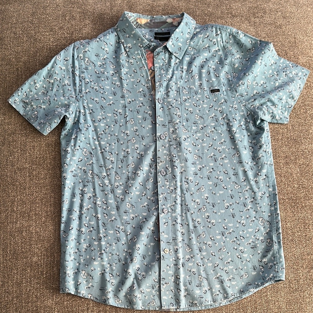 Men's O’Neill Blue Floral Short Sleeve casual button down Shirt. Size M
